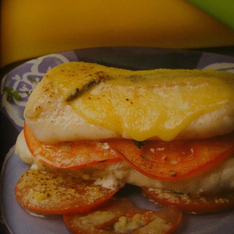 Cola de pescadilla al horno con tomate y queso