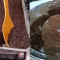 Pastel de chocolate suave con glaseado de brigada